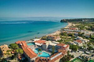 Grecja | Wakacje w maju – Gdzie jechać, co wybrać i jak zaplanować idealny urlop?