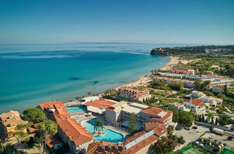 Grecja | Wakacje w maju – Gdzie jechać, co wybrać i jak zaplanować idealny urlop?